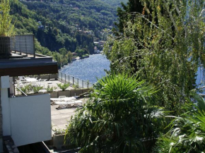 Гостиница Holiday home with balcony for 2 4 people by lake Como near Pognana Lario  Поньяна-Ларио